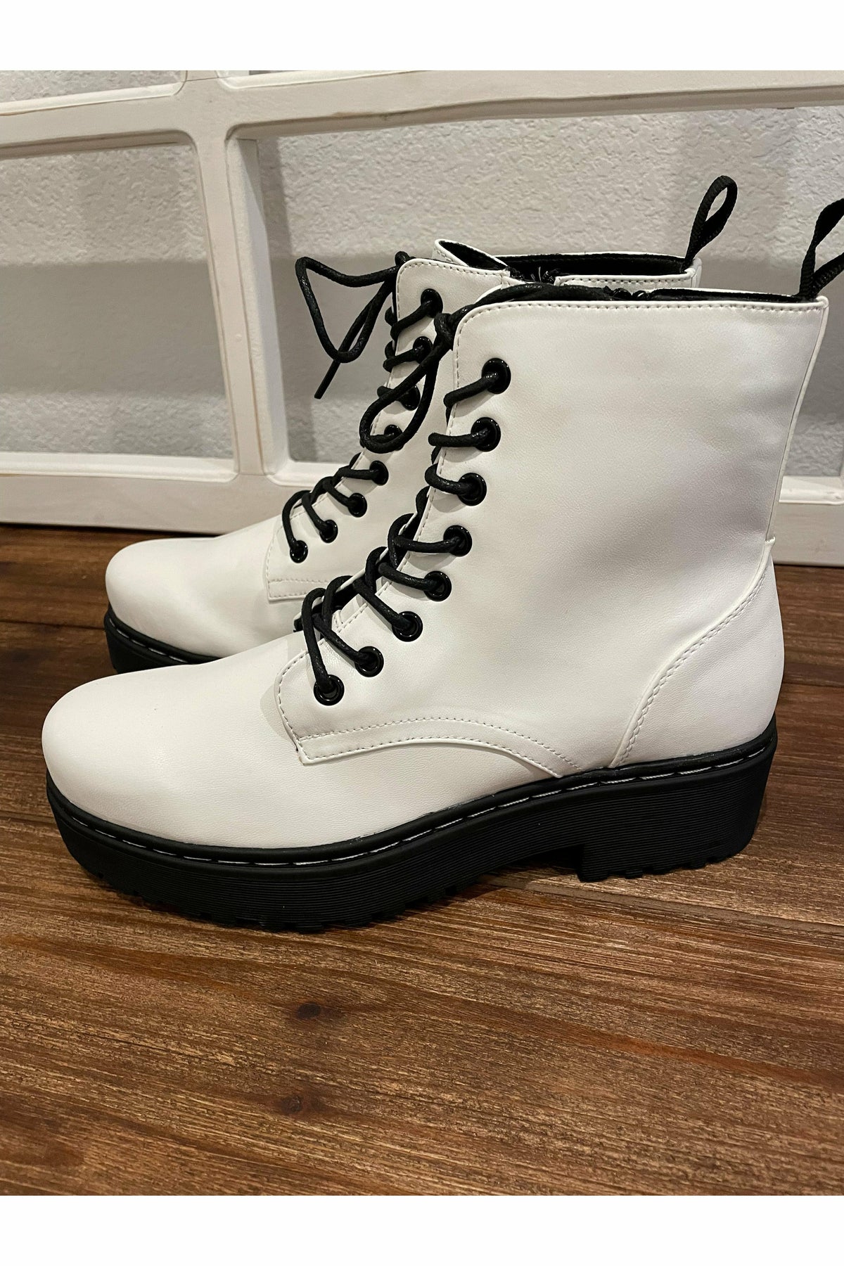 Streets of NY Combat Boots in White